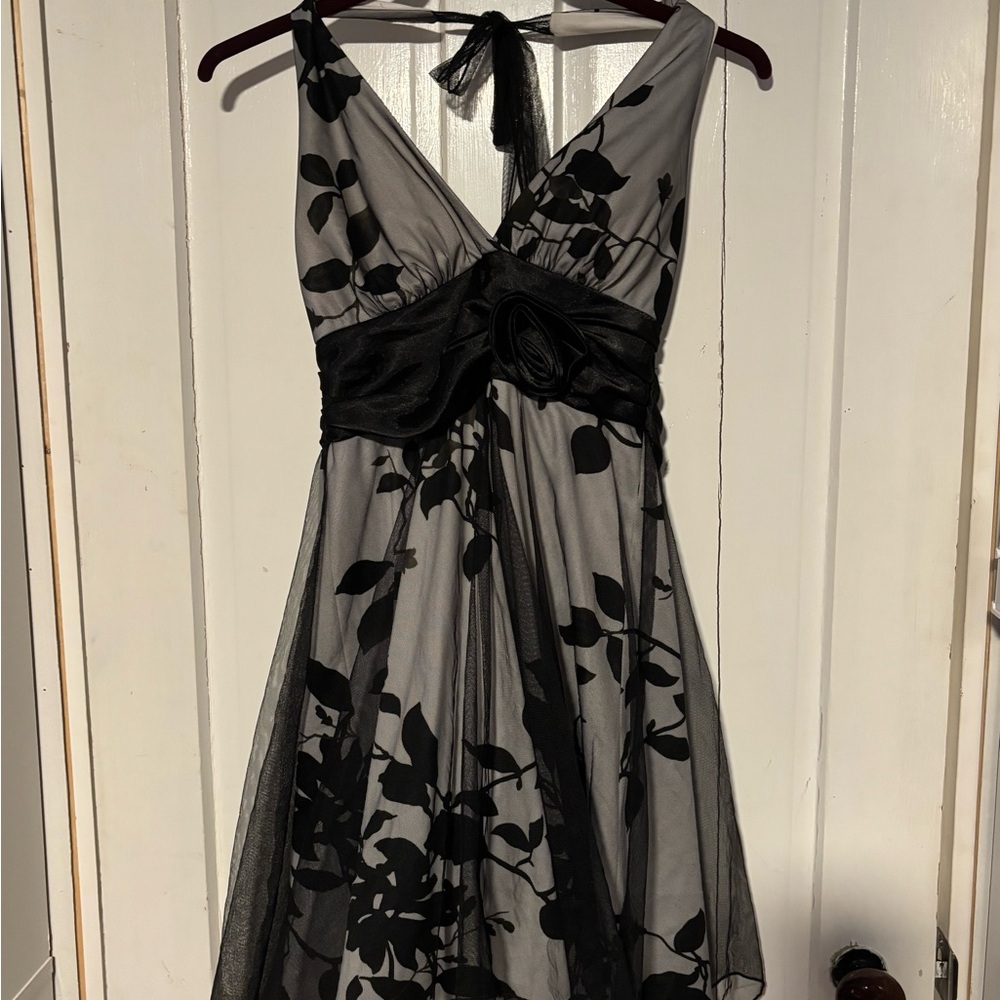 Speechless Black and White Floral Backless Dress